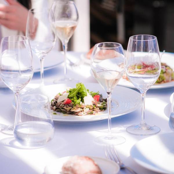 Réserver une table dans un restaurant de poisson vue sur mer près de Cannes